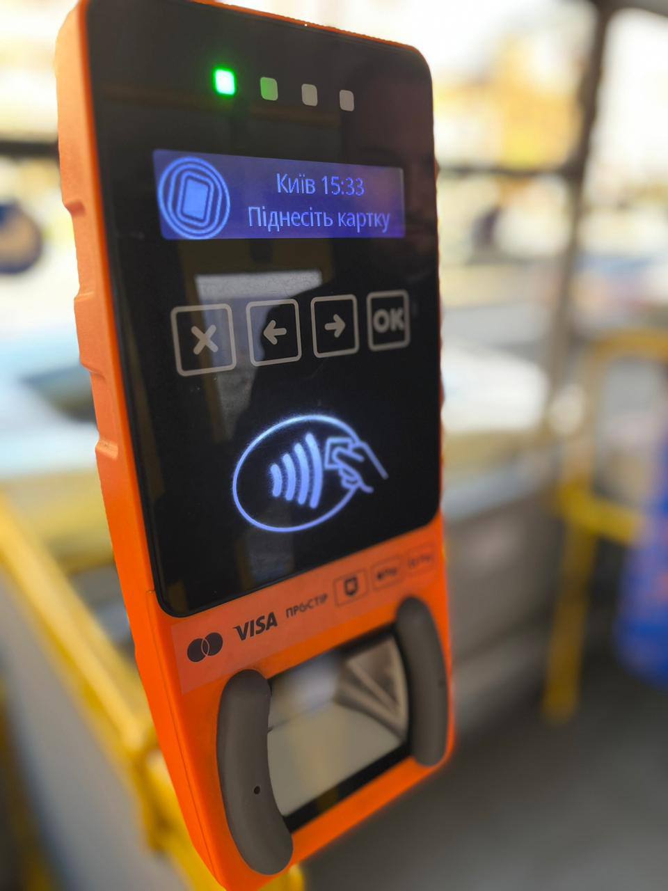 За проїзд у громадському транспорті Києва можна сплатити картою
