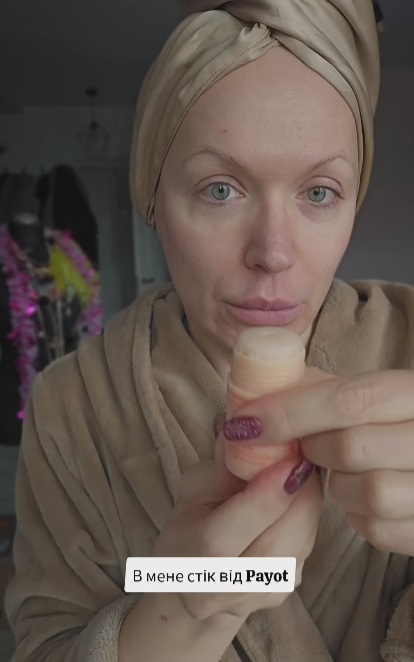 46-летняя блогерша Монро показала идеальное лицо без макияжа: как она выглядит