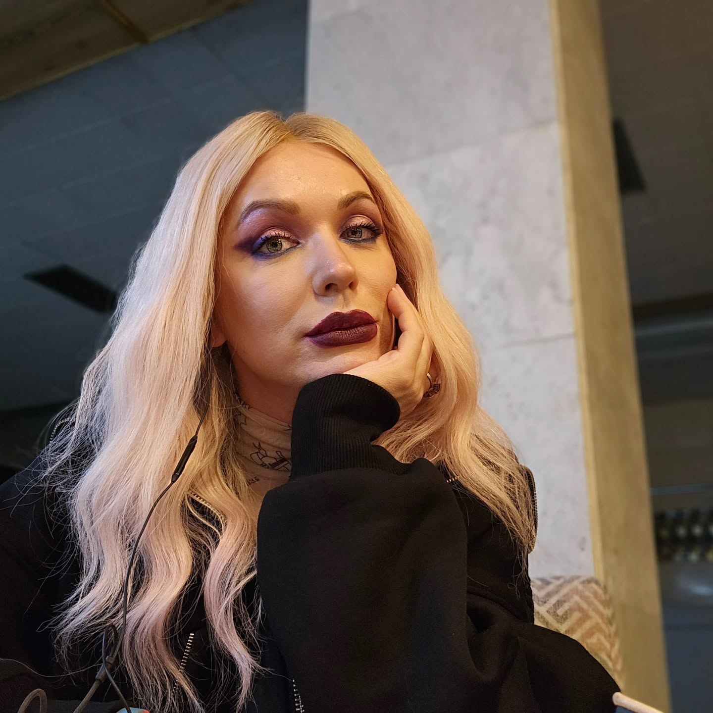 46-летняя блогерша Монро показала идеальное лицо без макияжа: как она выглядит