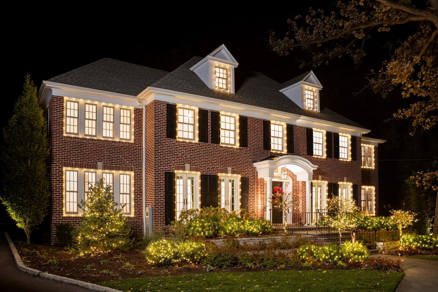 Побывать в гостях у Маккалистеров: в США можно арендовать легендарный дом из фильма "Один дома"