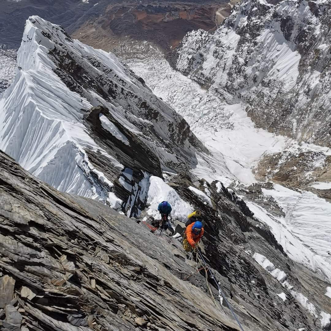 Украинцы первыми покорили недосягаемую 7-километровую вершину в Гималаях: до наших сдалось семь экспедиций