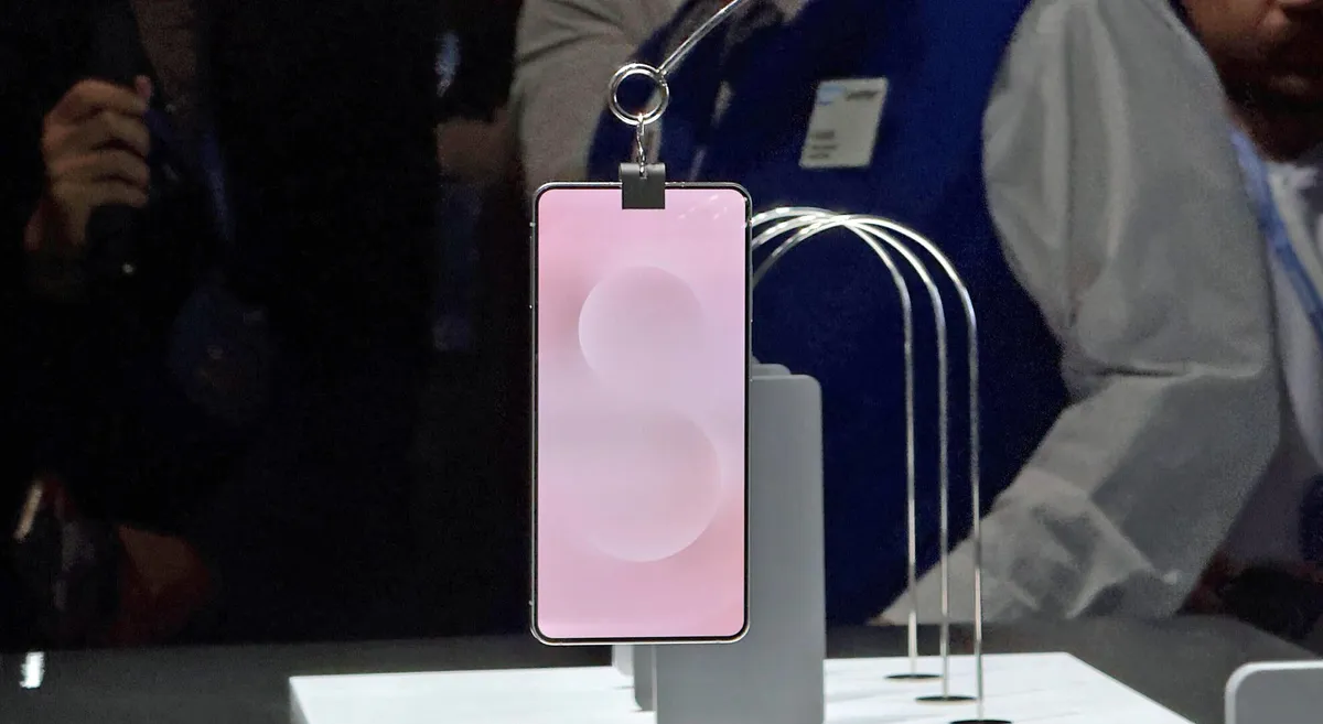 Не поспішайте з покупкою. Названо Android-смартфони, яких варто уникати у 2025 році