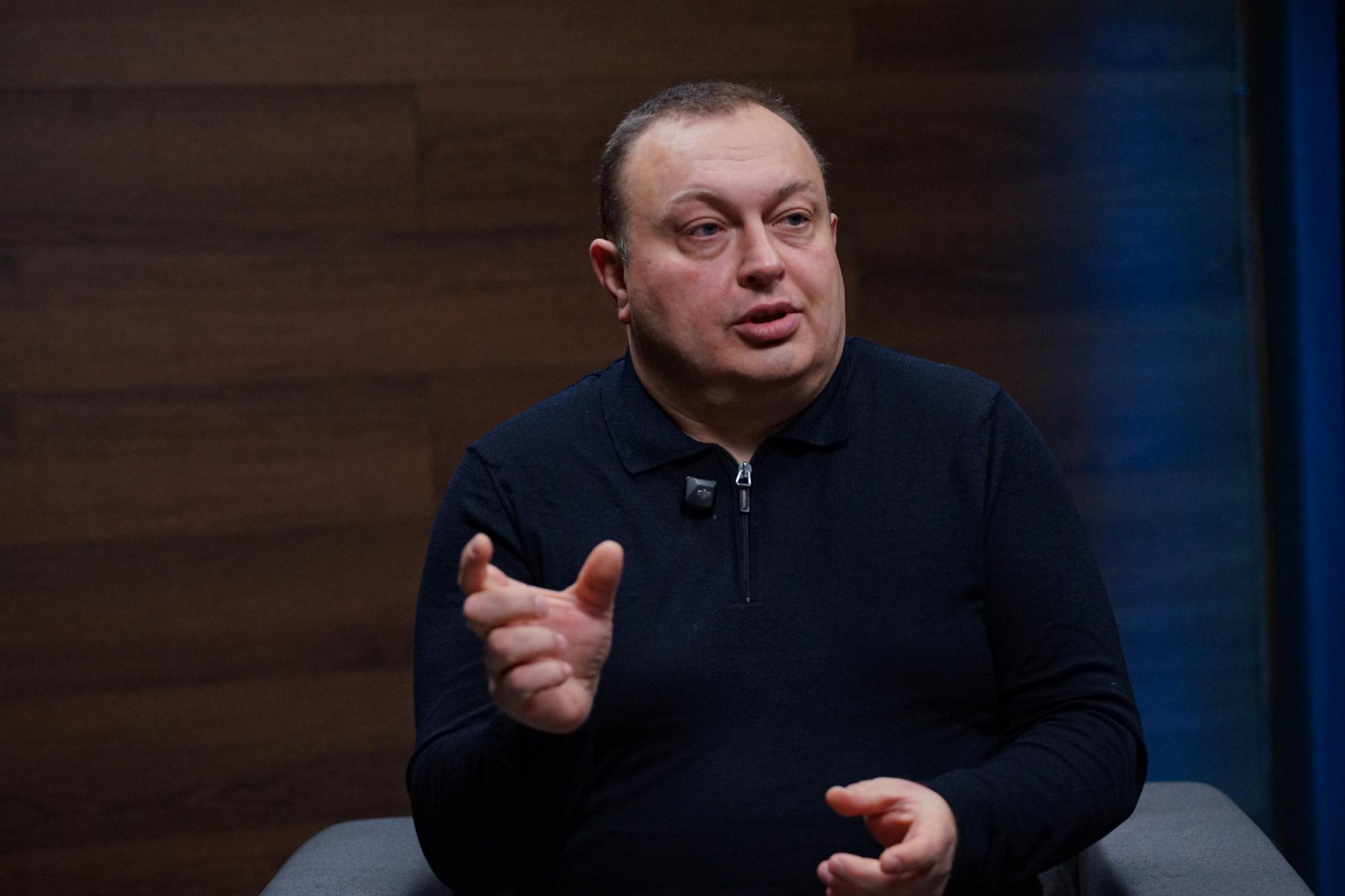 Обстрелы не склоняют украинцев к переговорам с Россией: интервью с социологом Антиповичем