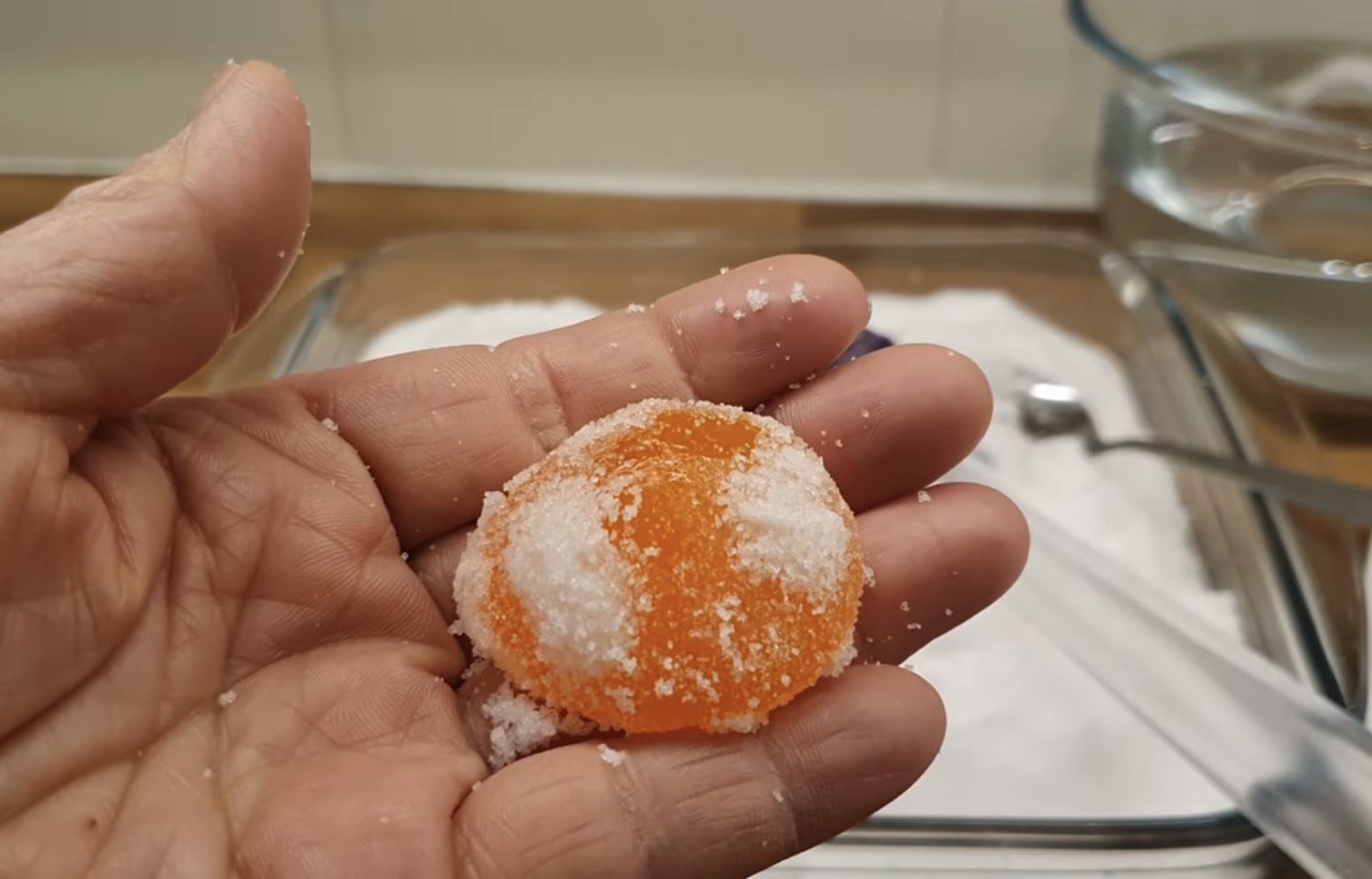 Это готовят профессиональные повара мира: как засолить желток и в какие блюда добавить