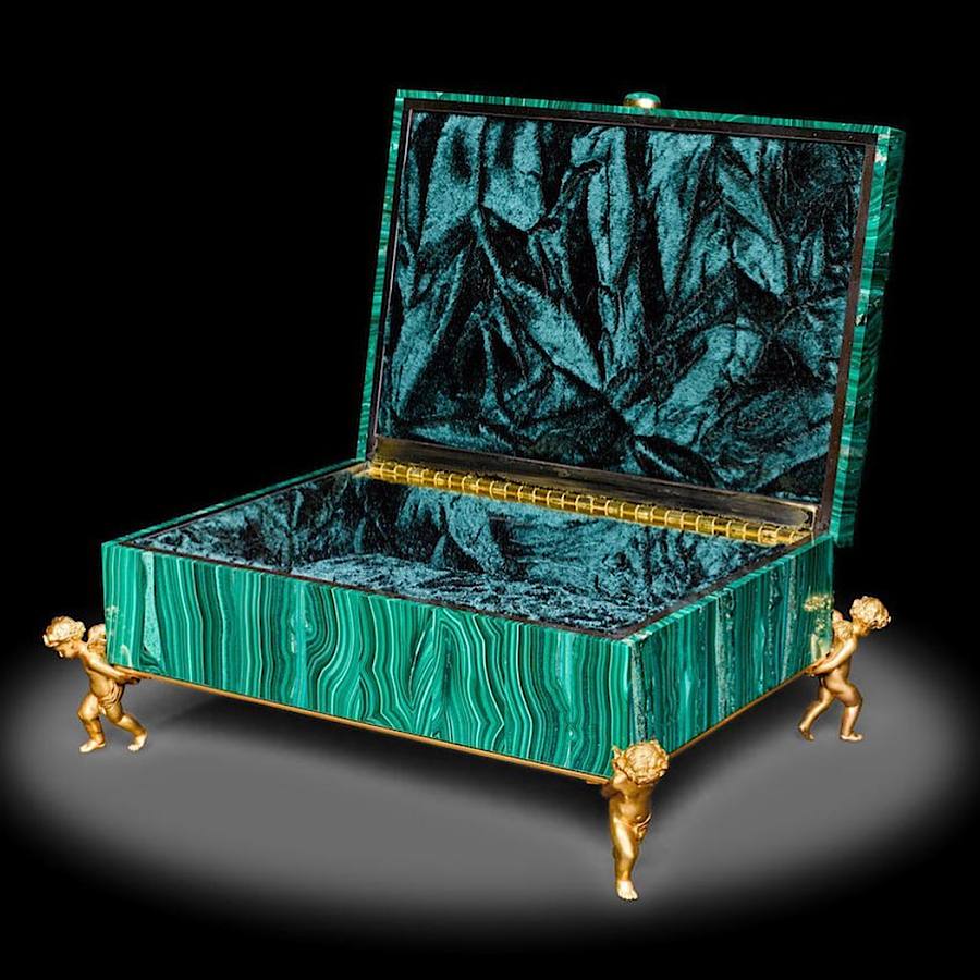 Эксперт по драгоценным камням проанализировал рабочее место Зеленского и рассказал интересные детали