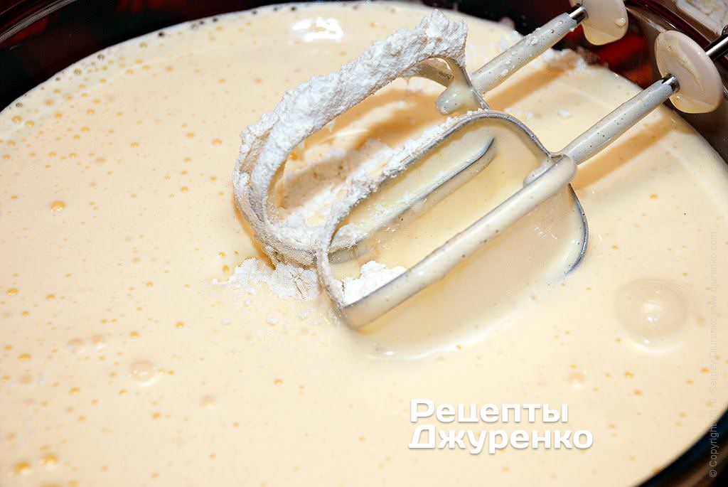 Кулінар поділився &quot;швидким&quot; рецептом шарлотки з яблуками: впорається навіть початківець!