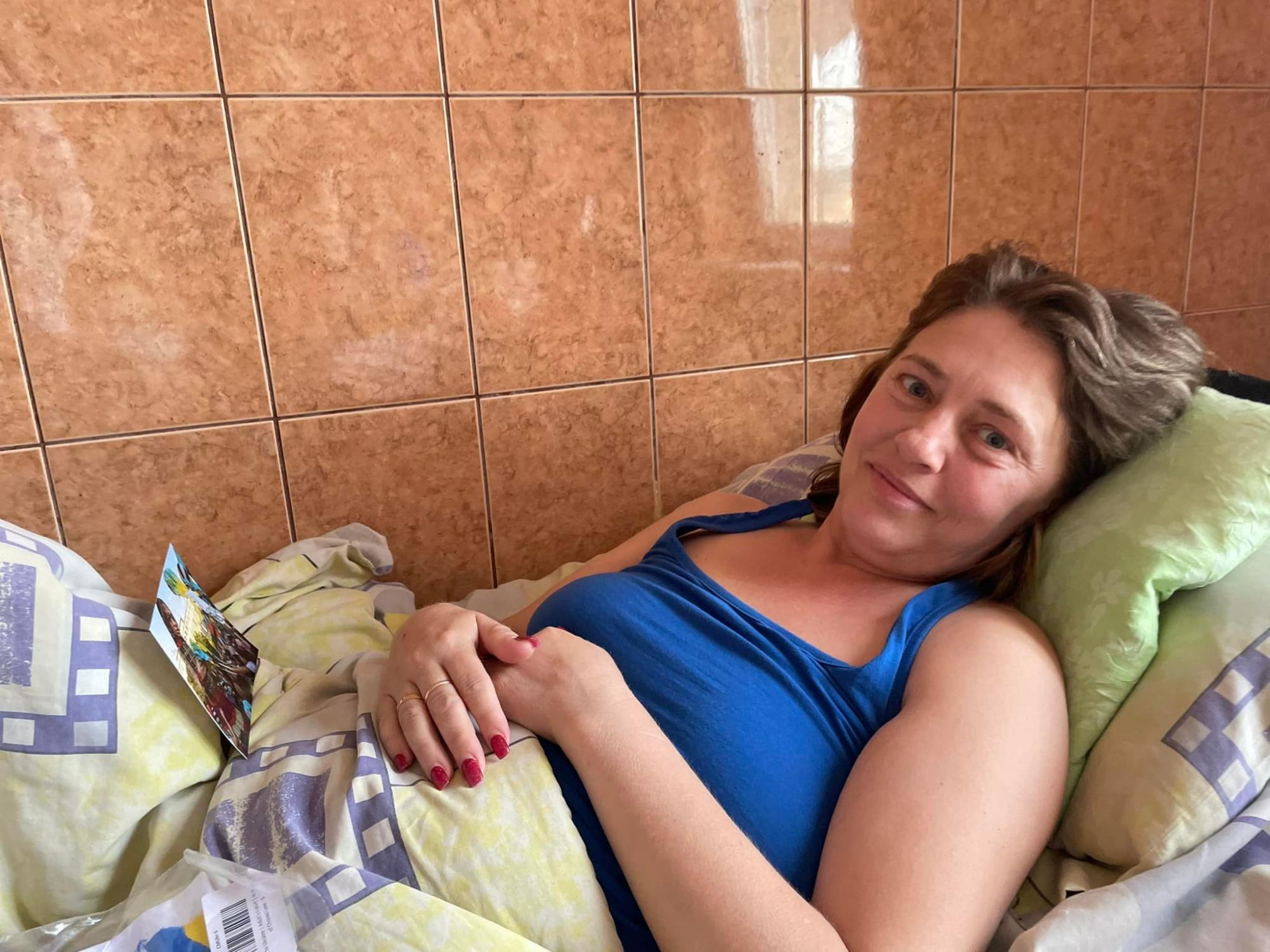 Мама и маленькая дочка потеряли ноги на вокзале Краматорска: история и фото мужественной семьи