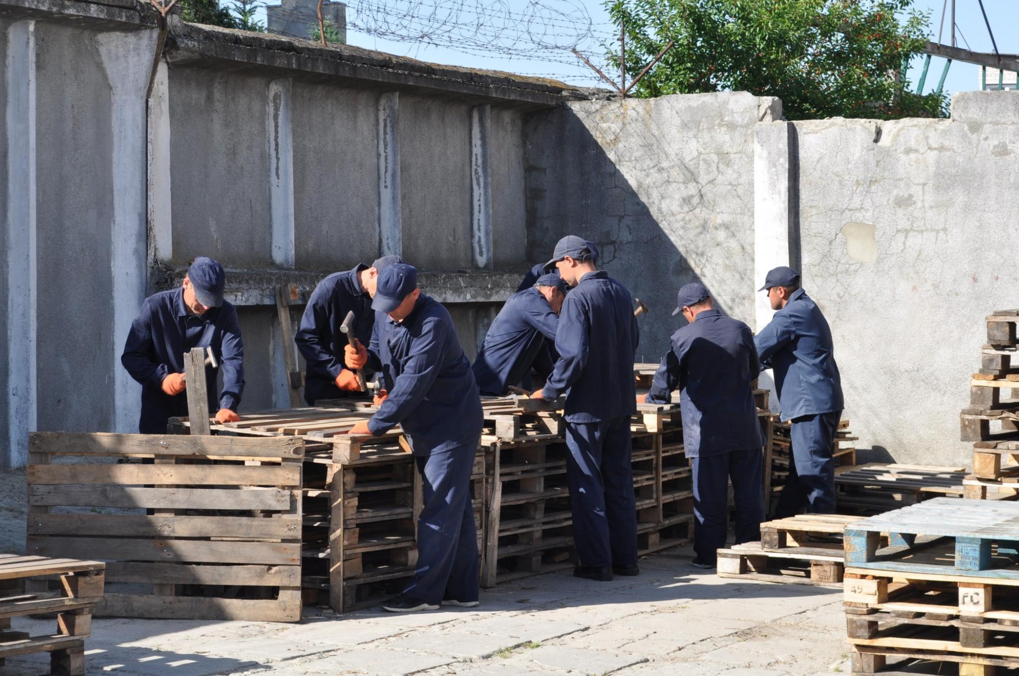 З'явилися фото із табору для російських полонених. Утримання одного - 3000 грн на місяць