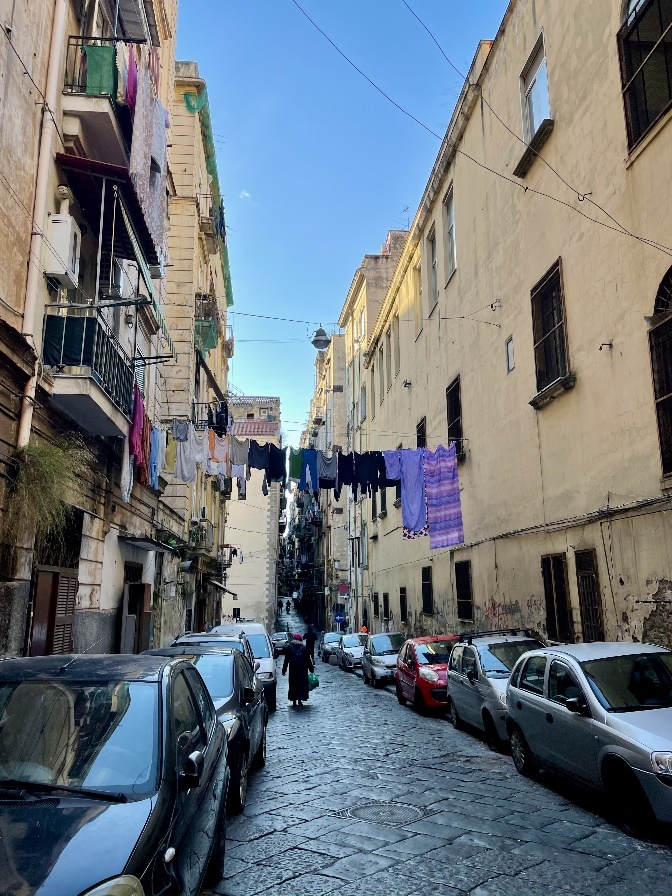 Мафия и воры на мотоциклах. Чего ждать в Неаполе - одном из опасных городов Италии