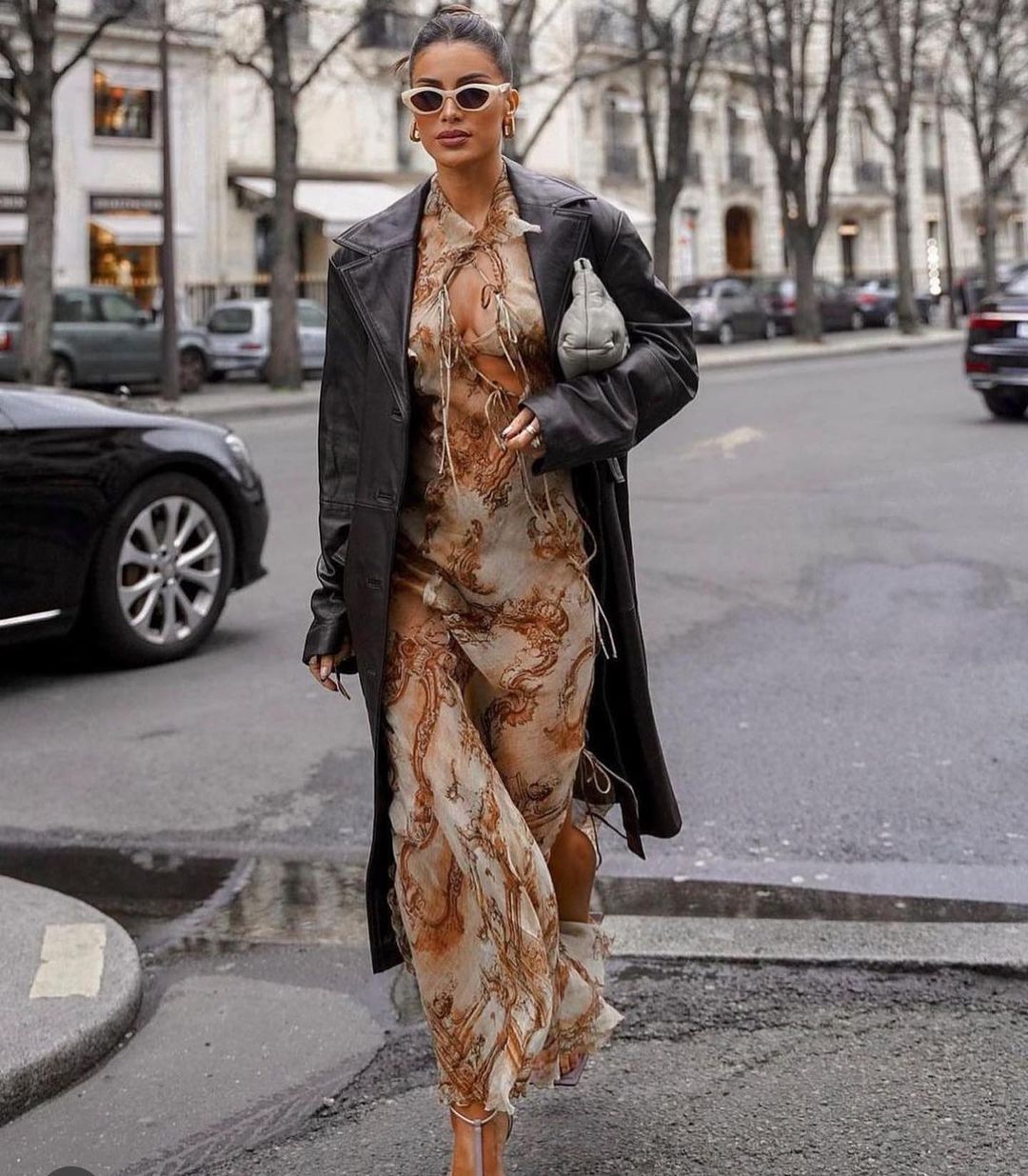 Як носити шкіряні речі навесні 2023, щоб виглядати мегастильно: фотопідбірка