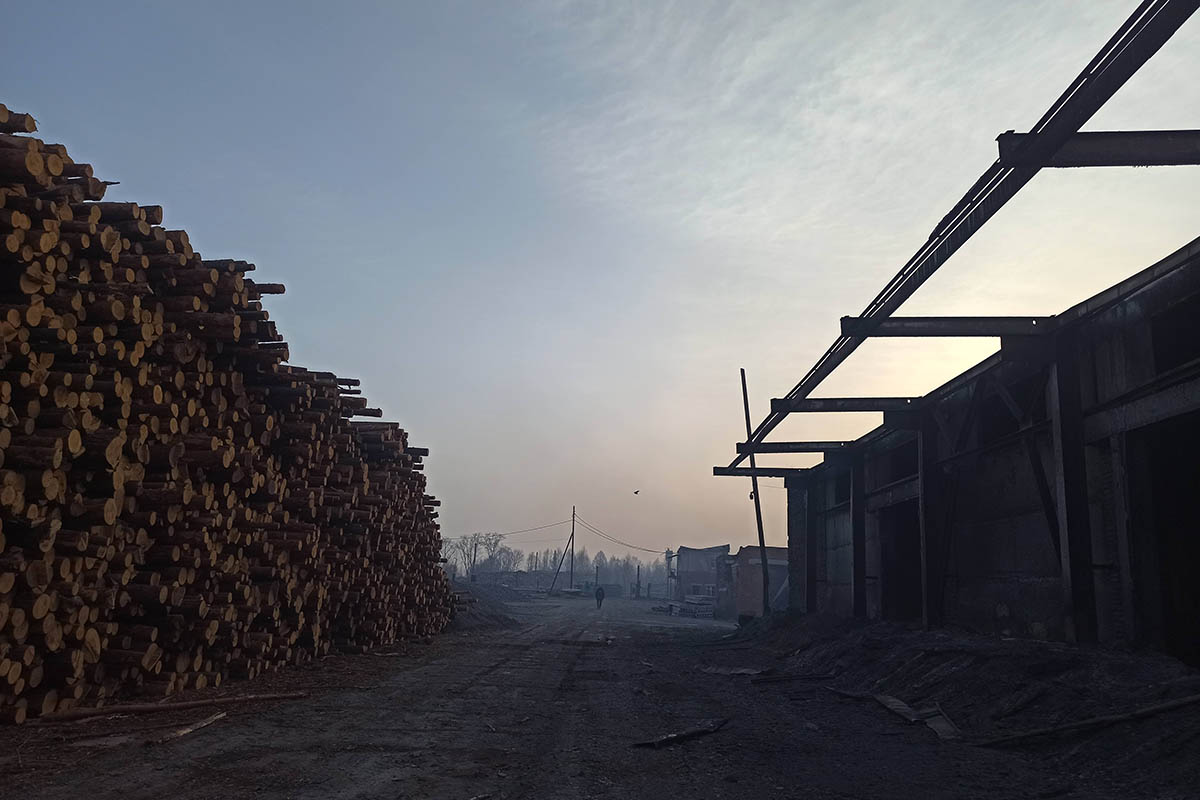 У Росії вщент згоріло ще одне село: перші відео та фото