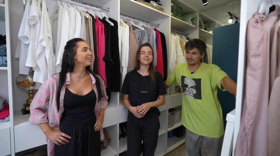 На потолке звезды, а на стенах - лес. Как выглядит шикарный дом Жени Кота и его жены под Киевом (видео)