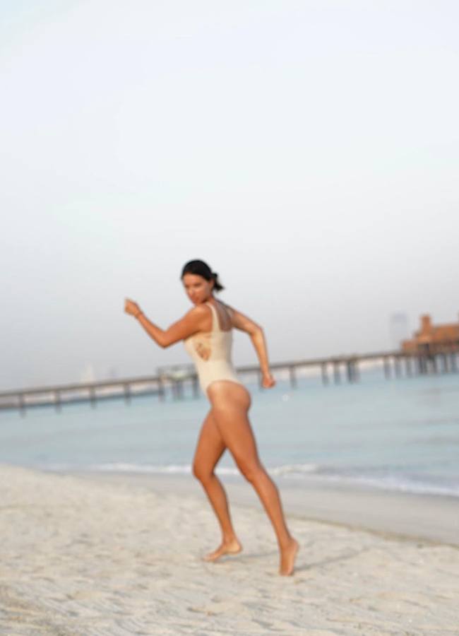 10 самых горячих образов жены Александра Усика: глаз не оторвать