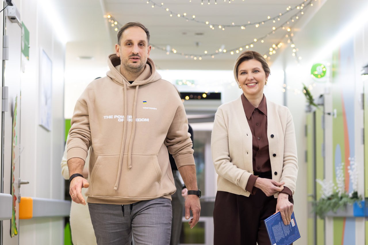 Олена Зеленська у цікавому образі завітала на дитяче читання-чаювання (фото)