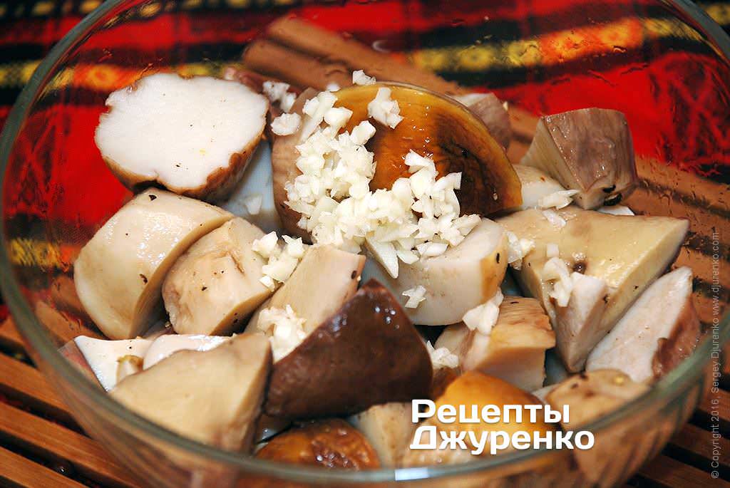 Кулінар поділився швидким рецептом маринованих грибів: відразу до столу!
