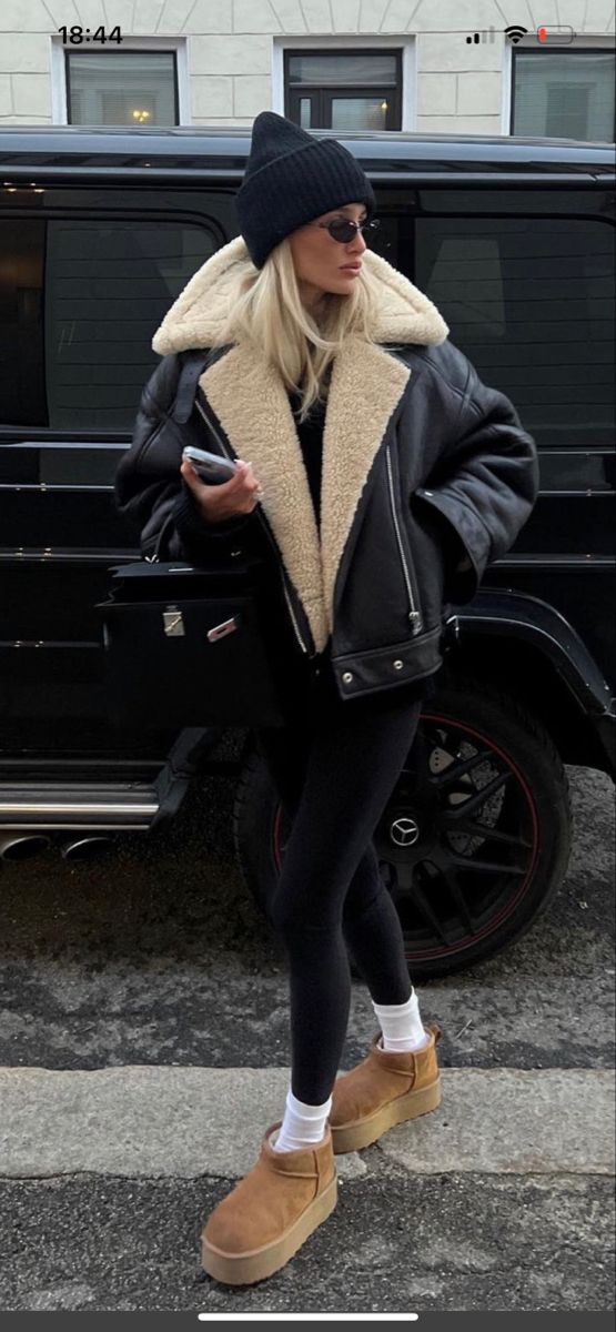 Стилист назвала самую незаменимую зимнюю обувь, которая годами не выходит из моды