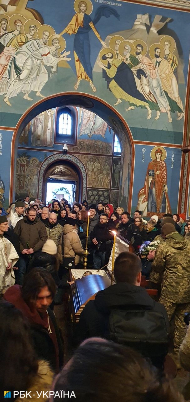 В Киеве прощаются с погибшим поэтом Максимом Кривцовым: трогательные фото