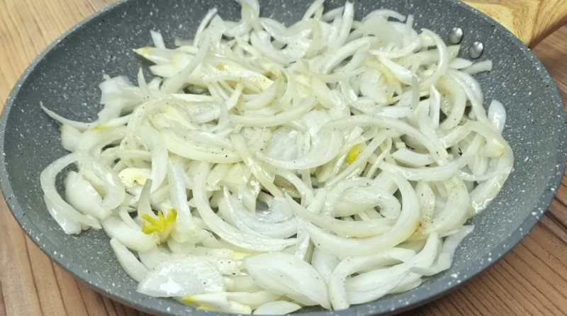 Як приготувати ароматний хек, що вийде смачнішим за червону рибу: покроковий рецепт