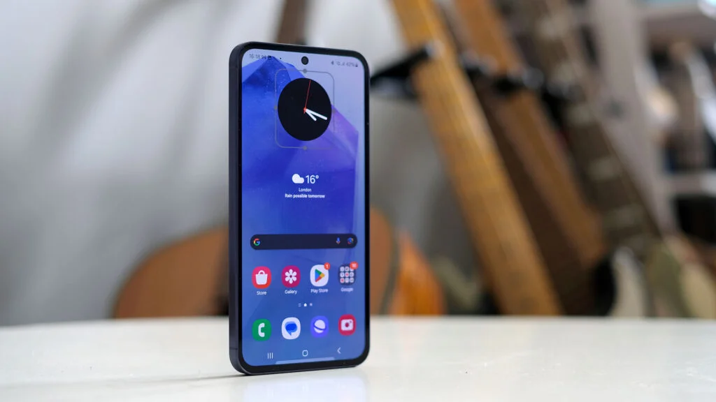 Идеальный баланс цены и качества. Топ-8 смартфонов среднего класса в 2024 году