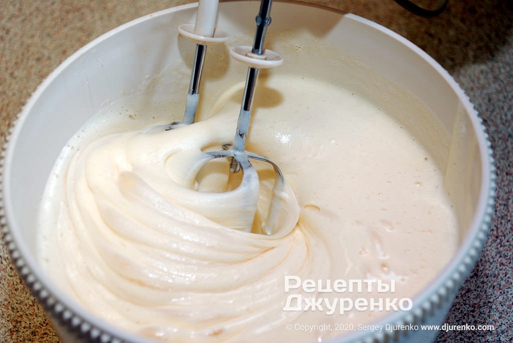 Кулинар поделился рецептом бисквитных коржей, которые получаются всегда