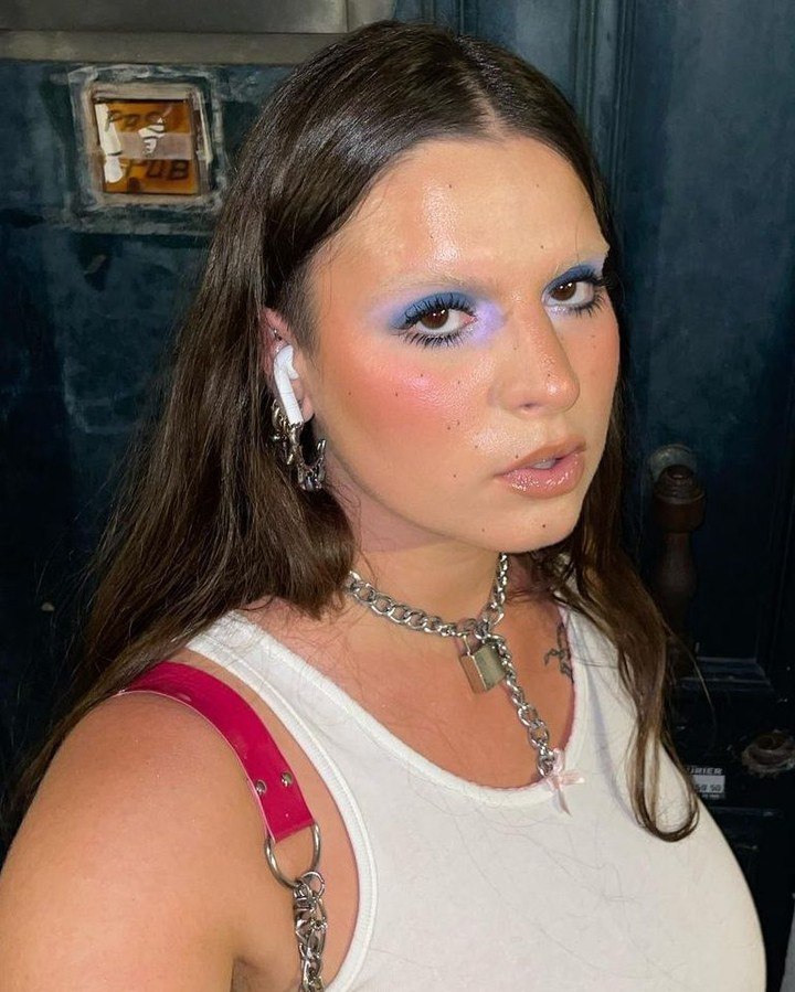 Рожева помада та яскраві тіні: які тренди макіяжу 80-х повернуться в моду восени 2024 року