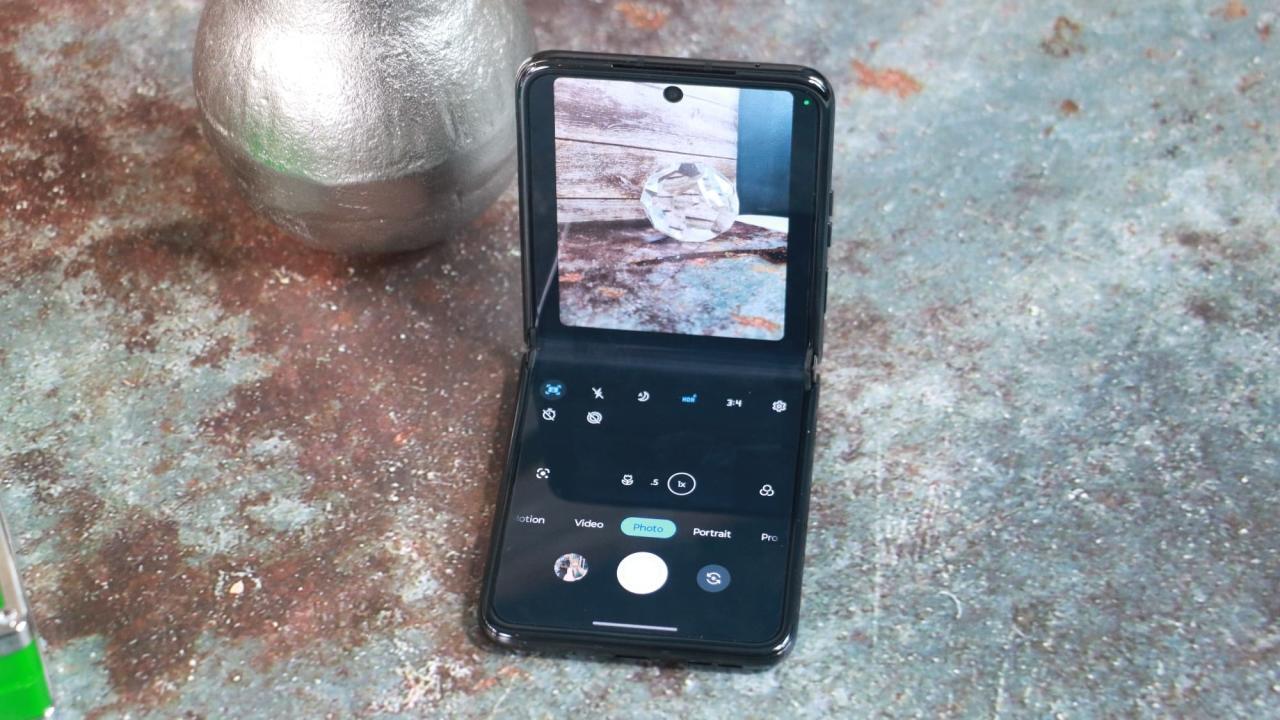 Лучшие смартфоны со складным дисплеем в 2024 году: характеристики и цены