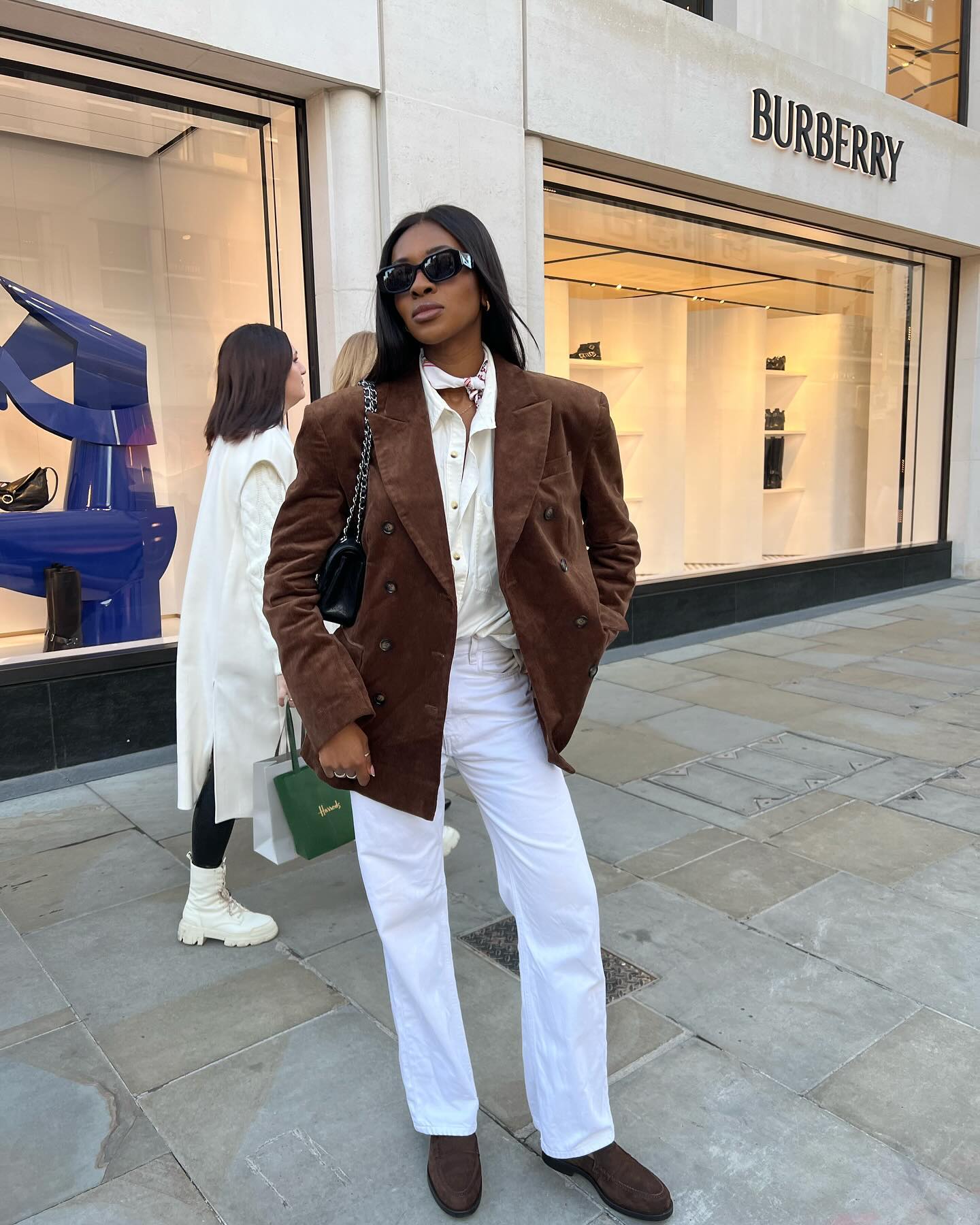 Нестареющая классика: какие модели жакетов никогда не выйдут из моды (фото)