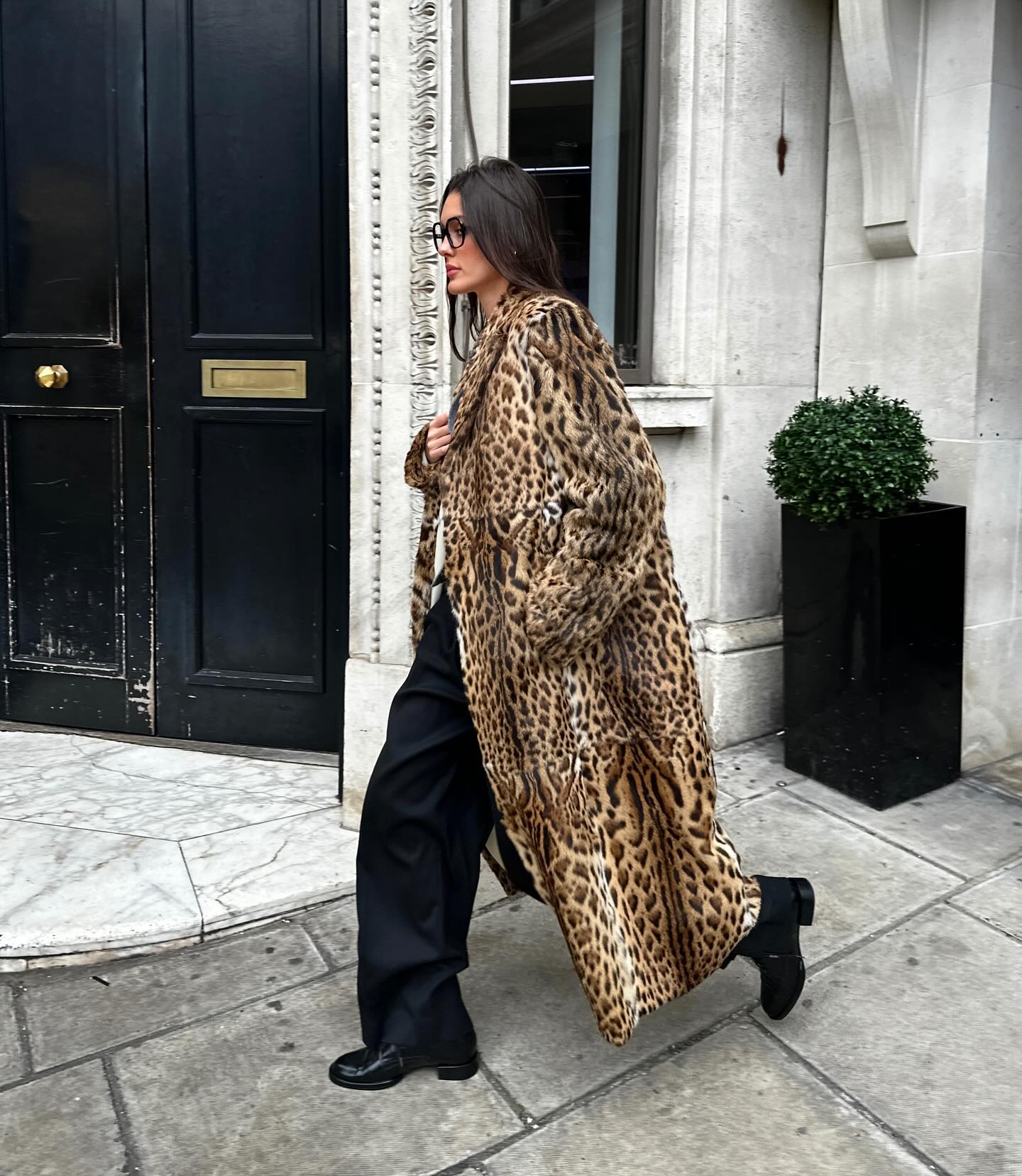С чем сочетать леопардовый принт осенью 2024 года: идеи стильных образов