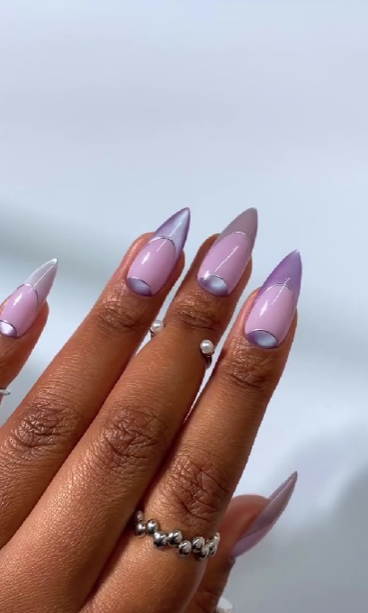 Манікюр &quot;оксамитове скло&quot; стає трендом: 11 модних ідей на зиму 2025