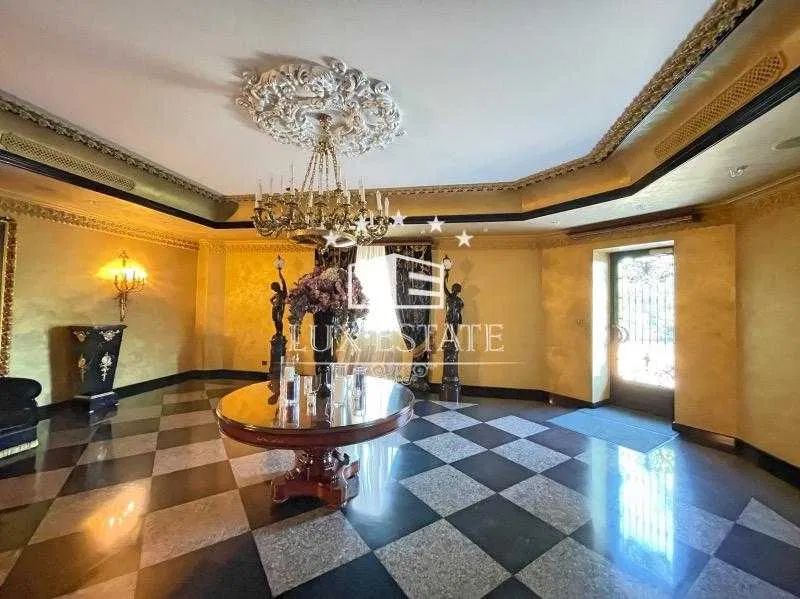 В Киеве продают квартиру &quot;для любителей роскоши&quot;: сумма шокирует