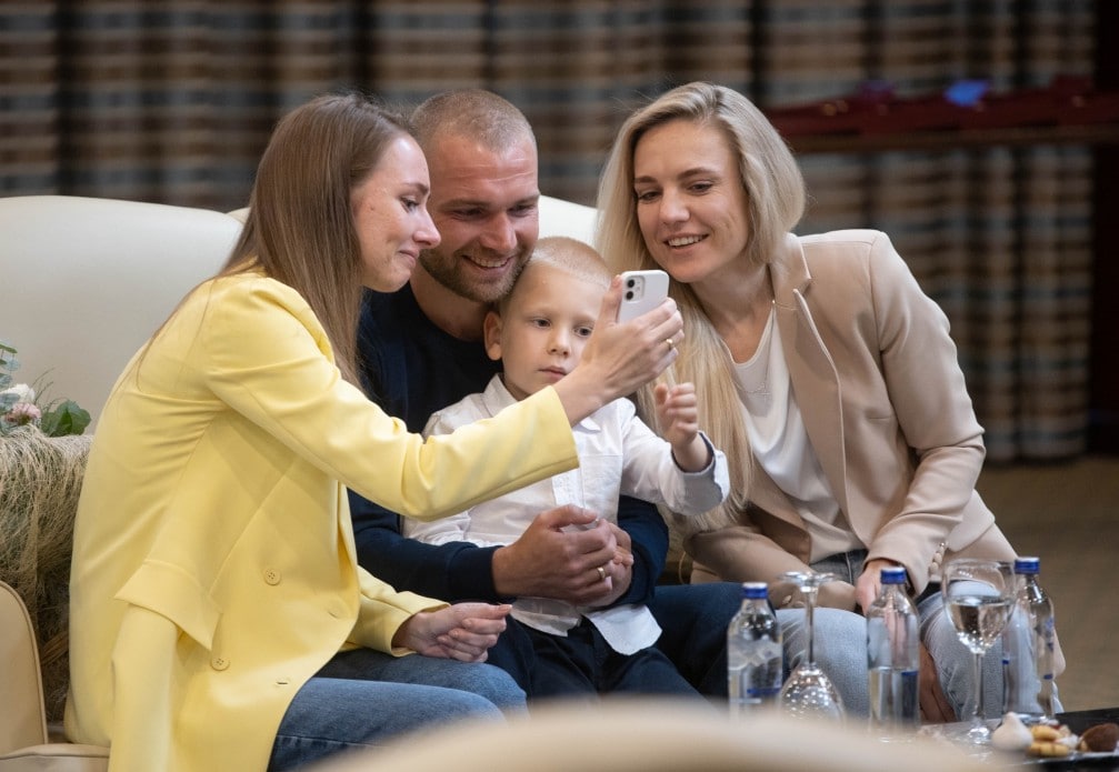 Командири &quot;Азов&quot; зустрілися з рідними у Туреччині: неймовірно зворушливі фото та відео