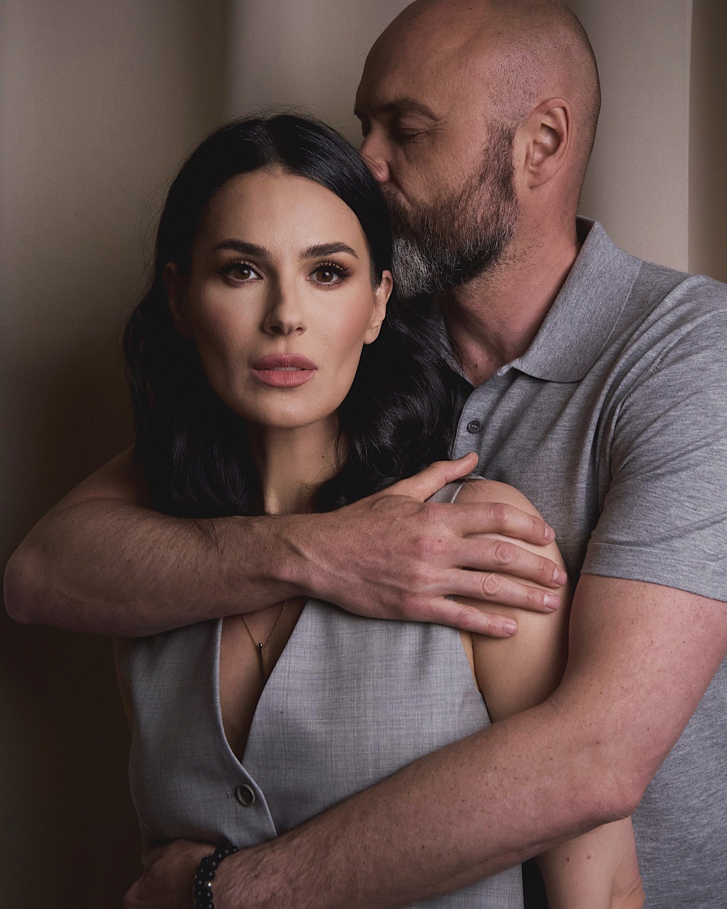 Маша Ефросинина впервые за долгое время показалась с мужем-военным