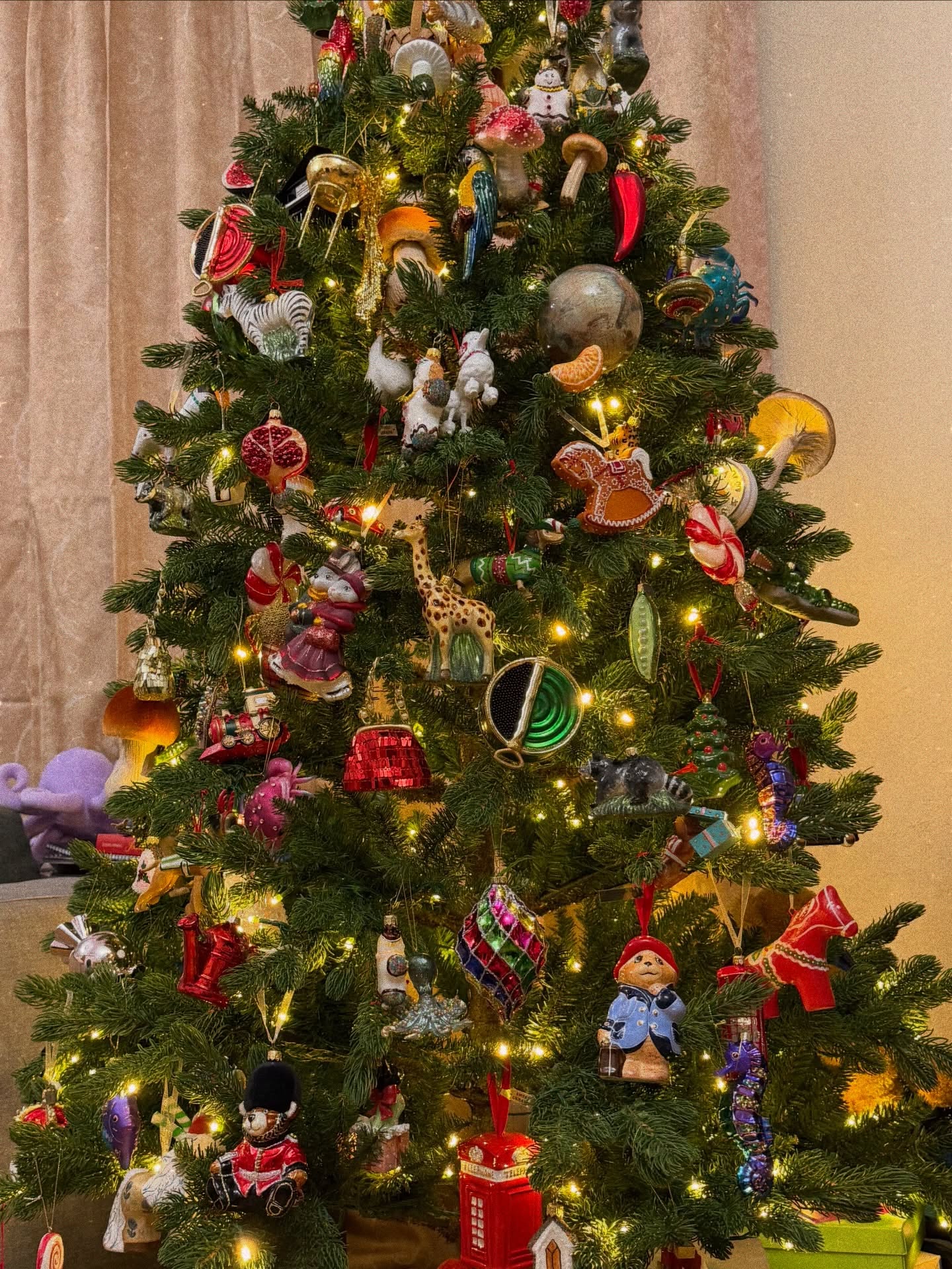 Як Дорофєєва, Усики та інші українські зірки вбрали свої ялинки