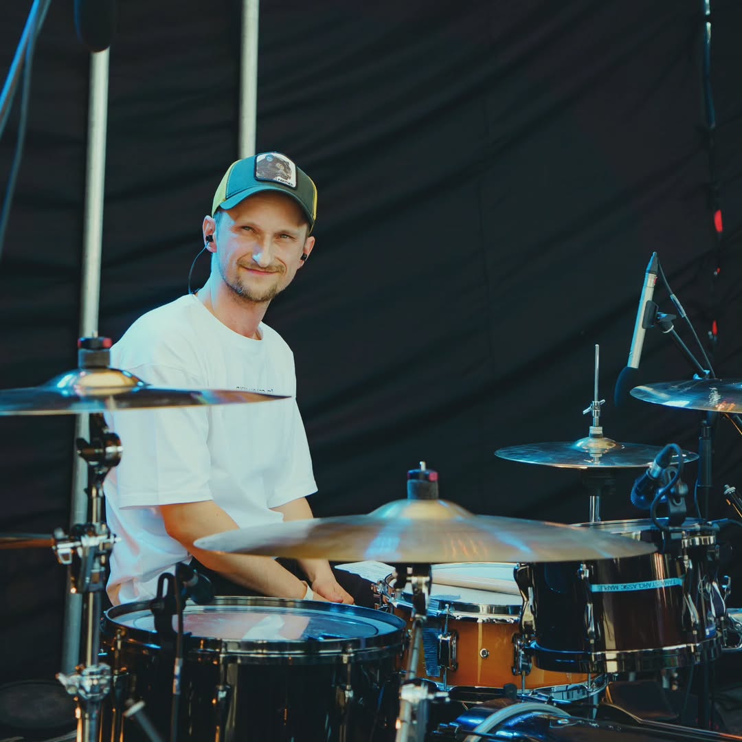 Известный украинский музыкант, который только недавно женился, пропал без вести на фронте