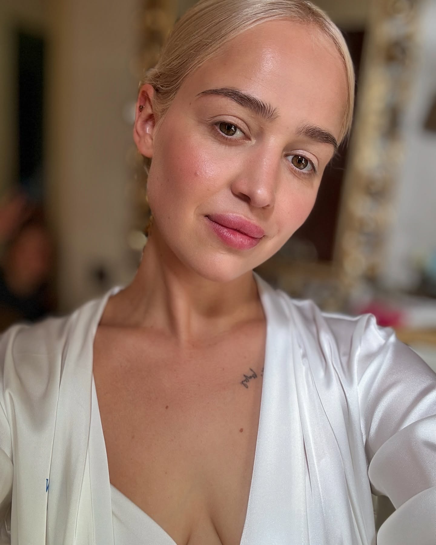 Победительница &quot;Холостяка&quot; очаровала горячими фото в стиле Барби