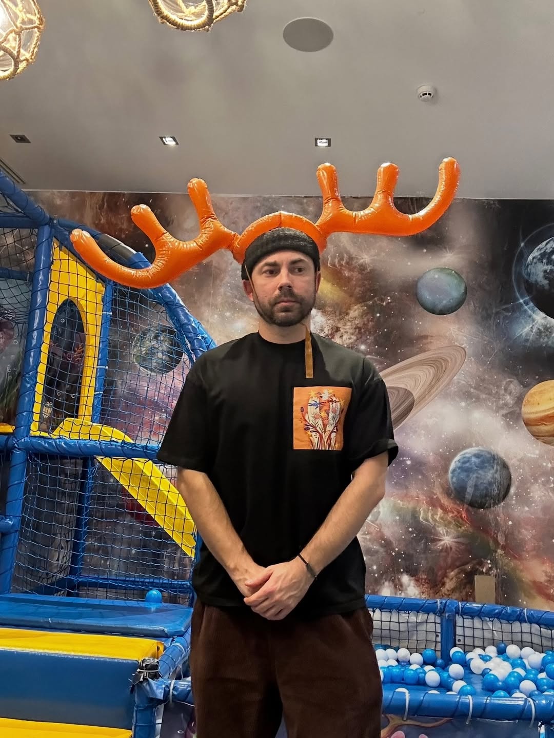 Кожному дому тепла, світла й миру: зірки привітали українців з Новим роком-2026