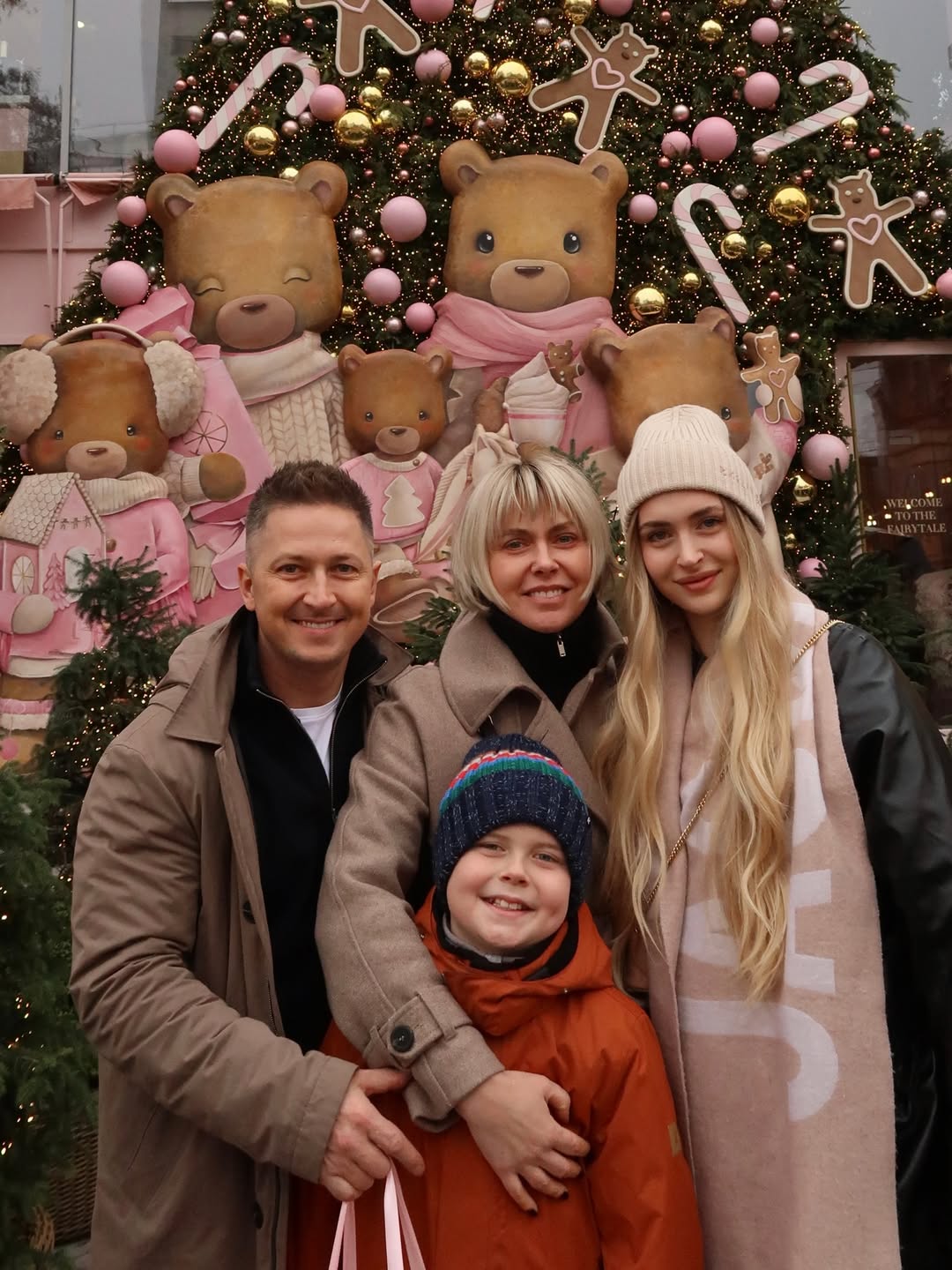 Кожному дому тепла, світла й миру: зірки привітали українців з Новим роком-2026