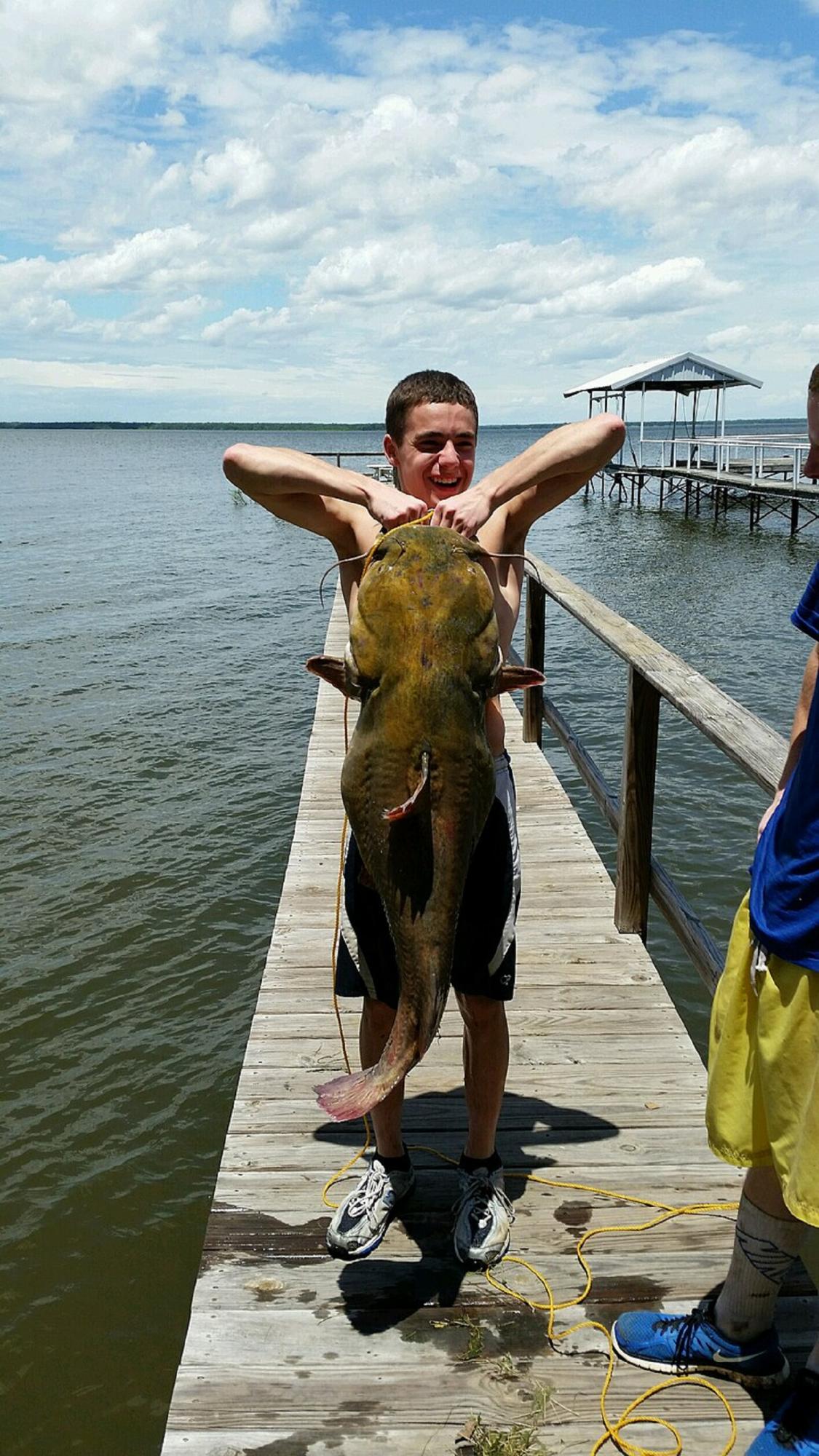 Лопаты и выдры. 6 необычных традиций рыбалки со всего мира