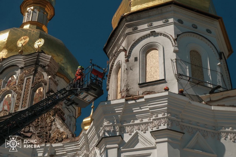 Rescuers complete roof repairs at Kyiv Pechersk Lavra damaged in Russian strike