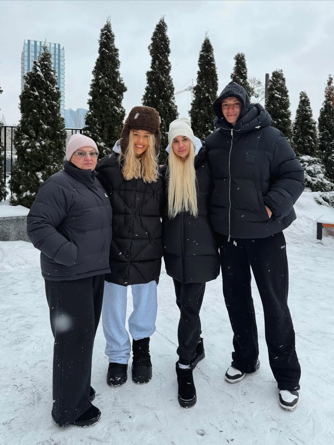 Бражко умилил совместными фото с Квитковой и семьей