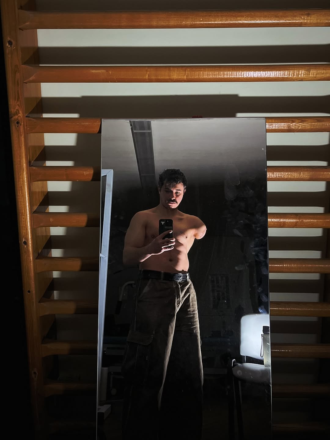 "Не пугайтесь": сын Грубича показался с механическим протезом на руке (фото)