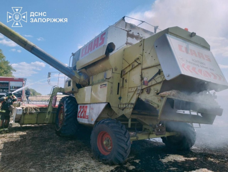 Ukrainian farm workers injured as Russia attacks combine harvester in Zaporizhzhia region