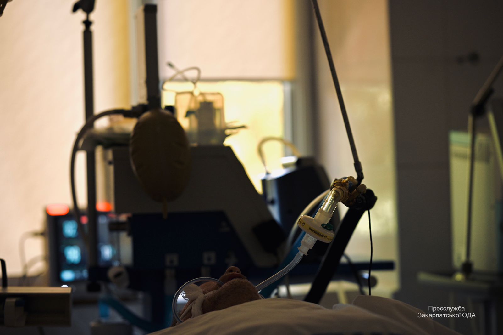 Моторошні фото із COVID-реанімації на Закарпатті: "виживає лише 1 з 10 пацієнтів, під’єднаних до ШВЛ"