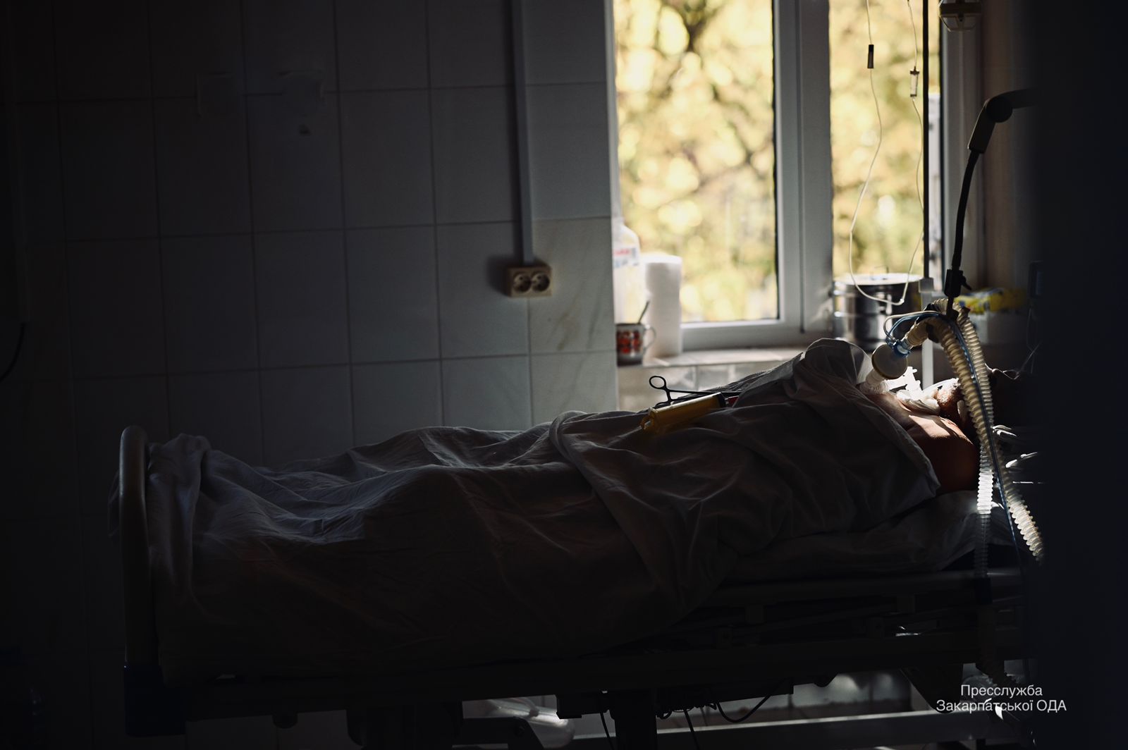 Моторошні фото із COVID-реанімації на Закарпатті: "виживає лише 1 з 10 пацієнтів, під’єднаних до ШВЛ"