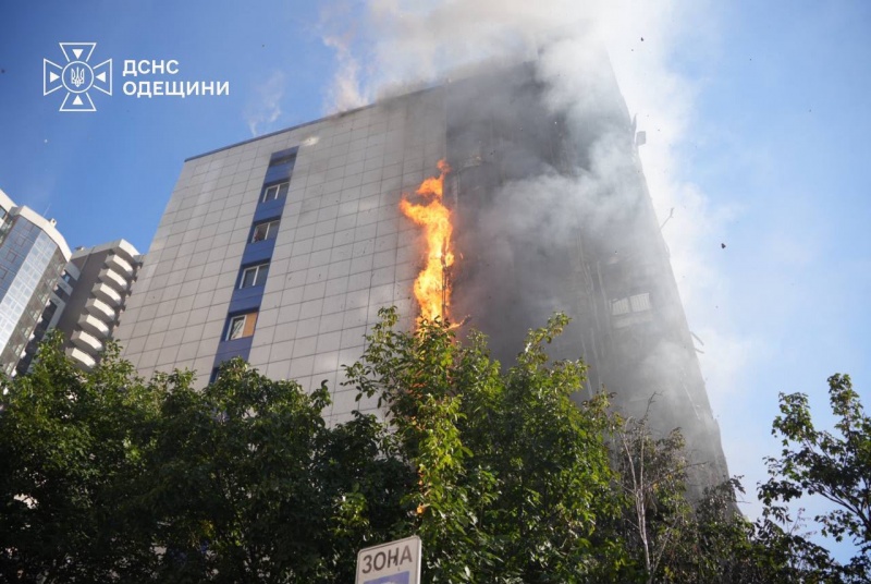 Double strike: Rescuers show aftermath of Russian attack on central Odesa
