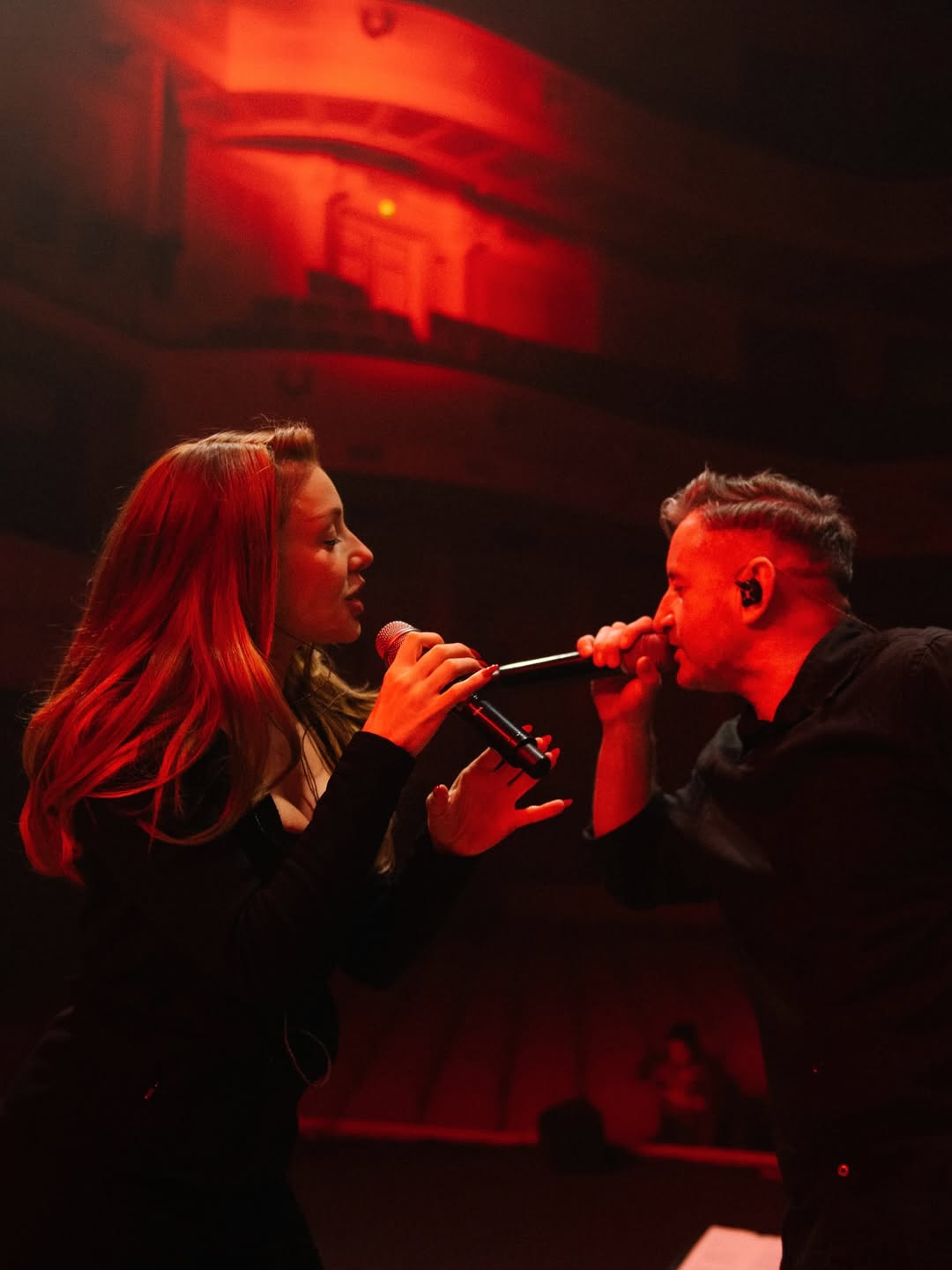 Тина Кароль и группа "Жадан и Собаки" спели о любви, которая сильнее расстояния (видео)