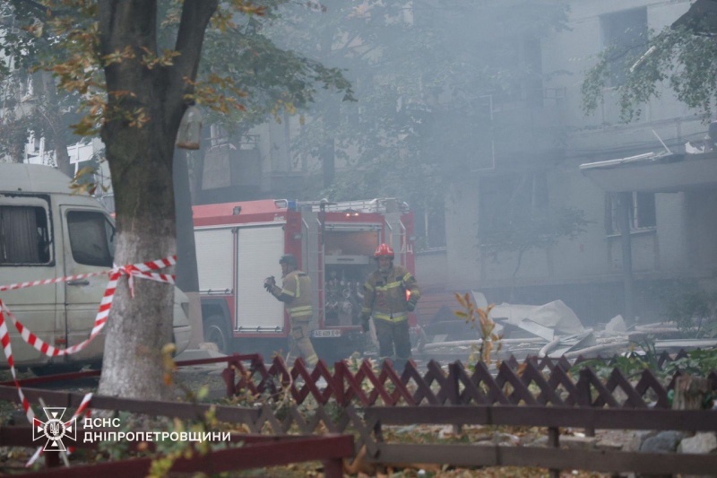 Russia strikes Ukraine overnight: High-rise in Dnipro hit, Mykolaiv on fire
