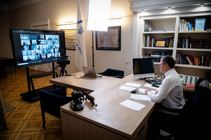 Просування &quot;формули миру&quot; і не тільки. Кулеба дав доручення всім посольствам