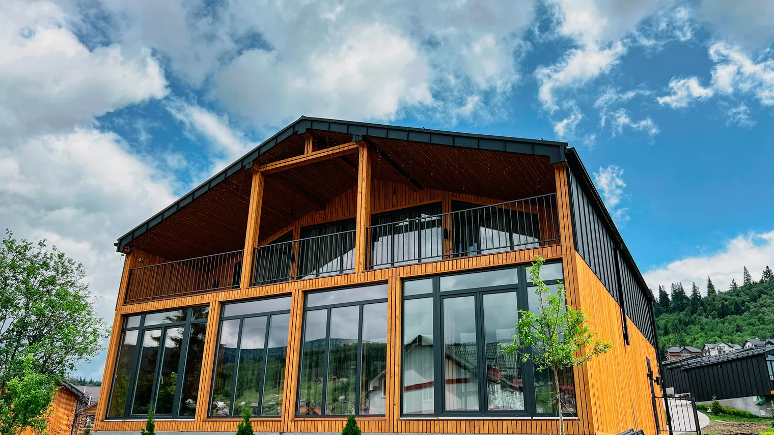 Весняні вихідні в Карпатах: топ будинків і котеджів, де можна відпочити на природі