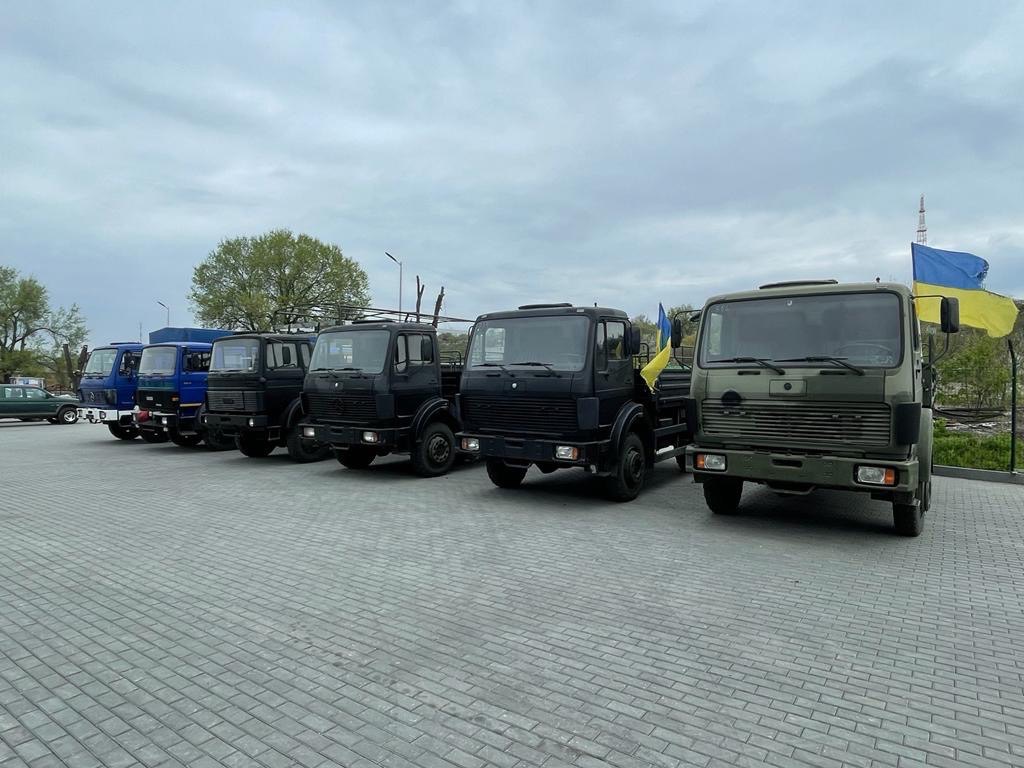 Співвласники АТБ купили для ЗСУ, ТРО та екстрених служб більше 130 авто на понад 100 млн гривень